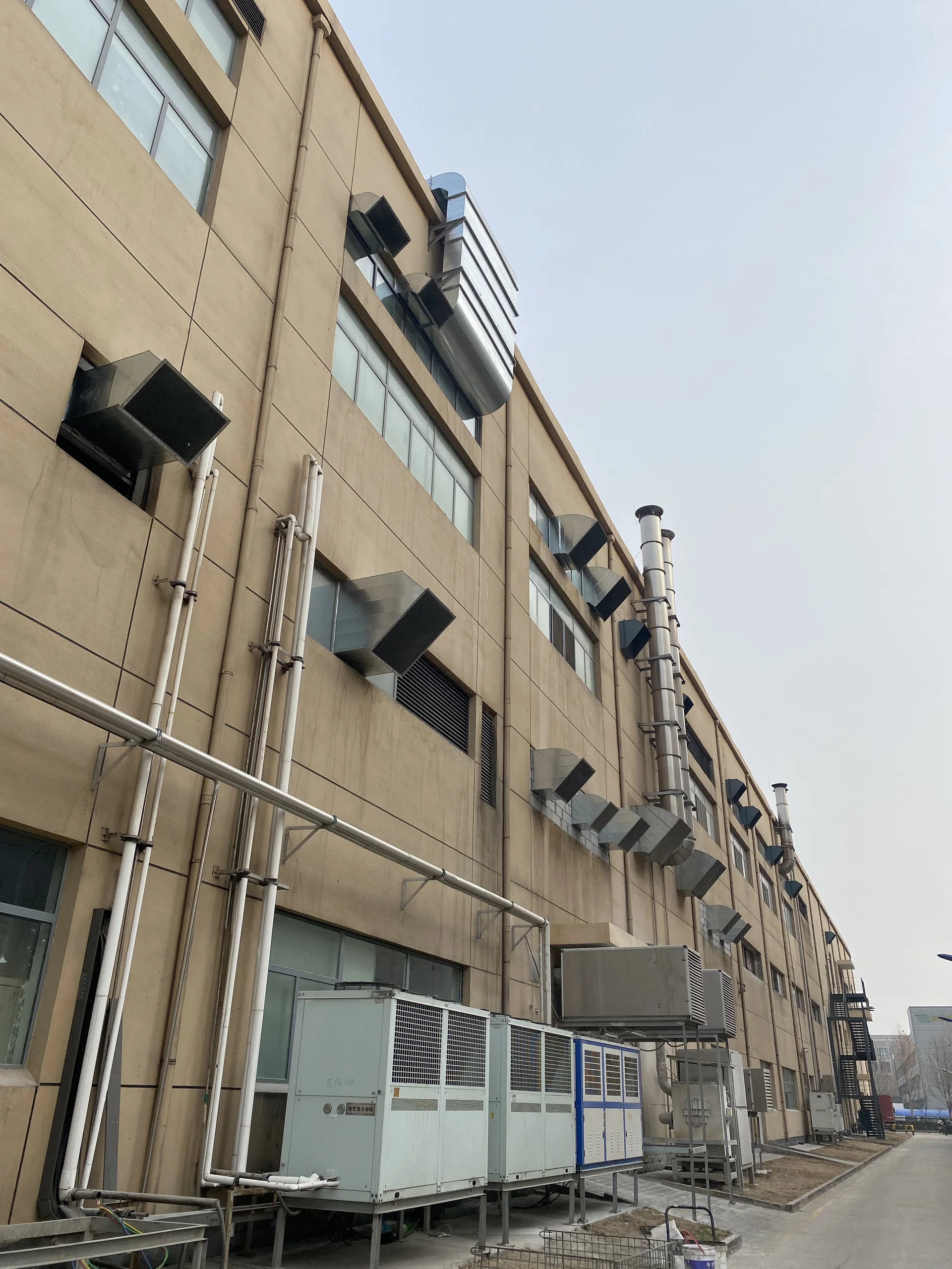 厂房室外、大型风管与屋面工程现场素材11